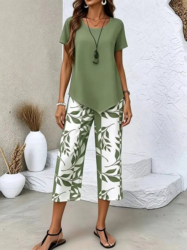 Ensemble Femme 2 Pièces Été – Haut Asymétrique & Pantalon Capri à Imprimé Feuilles