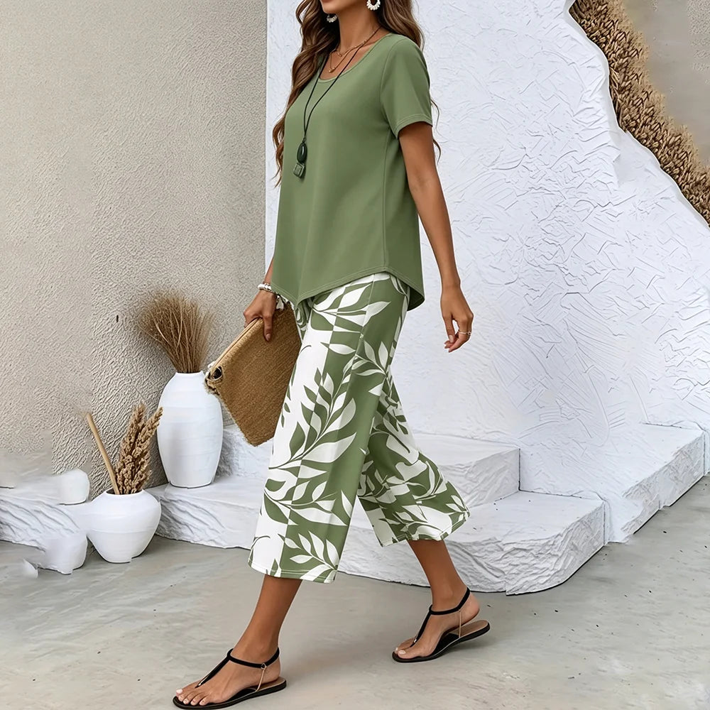 Ensemble Femme 2 Pièces Été – Haut Asymétrique & Pantalon Capri à Imprimé Feuilles